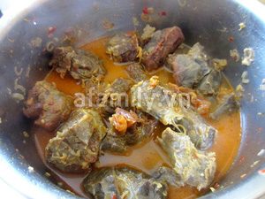 Đun nhỏ lửa cho thịt ngấm gia vị