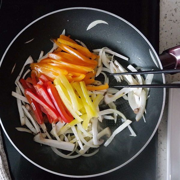 Xào nhân rau củ